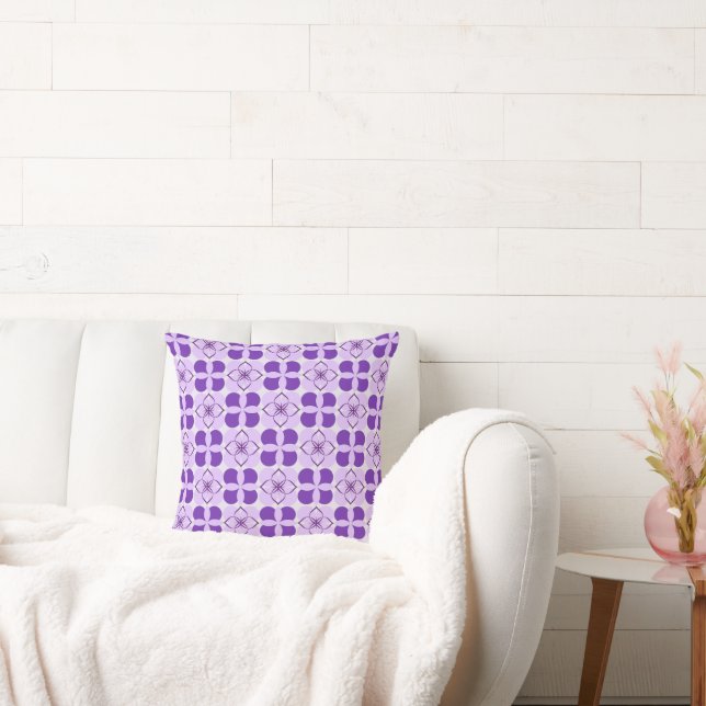 Elegant Geometric Flower Throw Pillow (Couch)