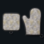 Elegant Menorahs Oven Mitt & Pot Holder Set<br><div class="desc">Oven Mitt and Pot Holder Set, Elegant Menorahs. All design elements can be edited and/or transferred to other Zazzle products. Editable text can be deleted and replaced with your own words, using your favourite font style, colour, and style. Buy separately or as a set. Makes a great Hostess gift! Thanks...</div>