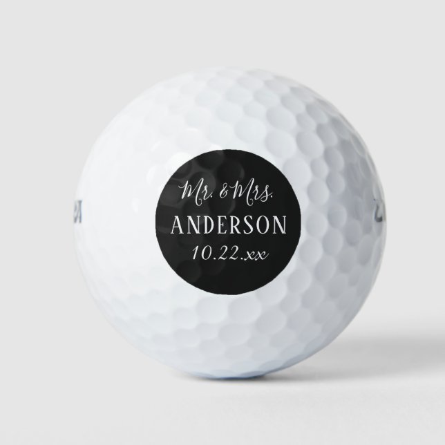 Elegant Modern Typography Mr and Mrs Wedding Favou Golf Balls (Front)