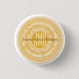 ELEGANT MONOGRAM YELLOW GOLD CREAM FLOWERS CUSTOM 3 CM ROUND BADGE