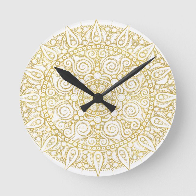 Elegant Oriental Vintage Mandala in classic gold Round Clock (Front)