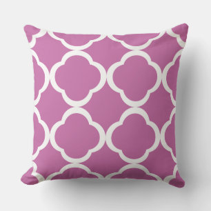 Elegant Pink Quatrefoil Pattern Cushion