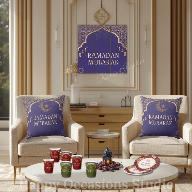 Elegant Ramadan Mubarak Throw Pillow (Creator Uploaded)