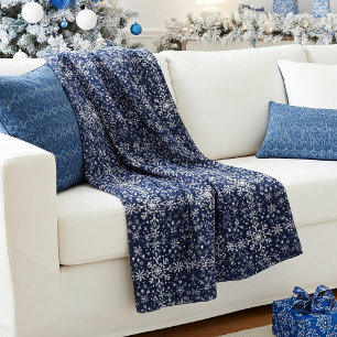 Elegant silver and blue snowflakes pattern fleece blanket