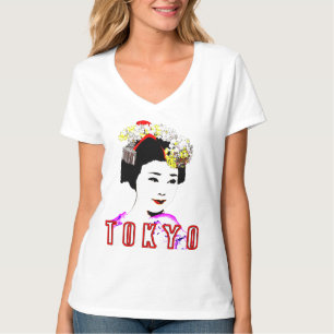 Elegant Tokyo geisha girl in traditional dress T-Shirt