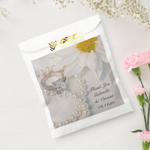 Elegant White Daisy Wedding Thank You Favour Bags