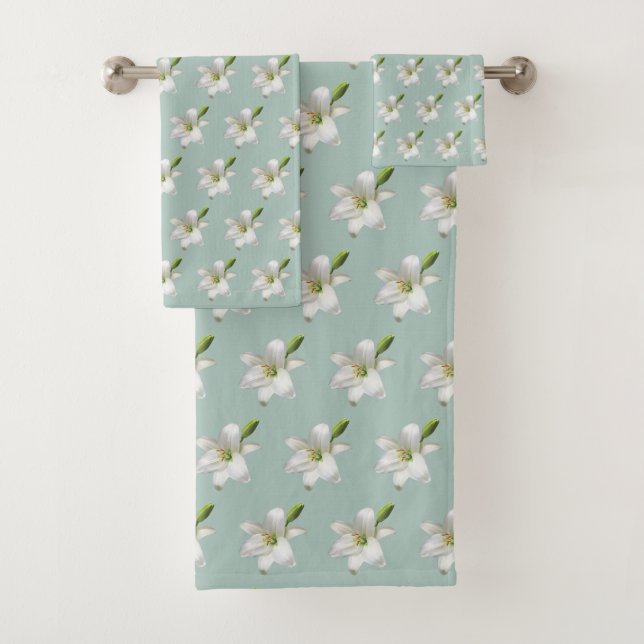 Elegant White Flowers on Laurel Green Bath Towel Set (Insitu)
