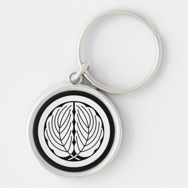 Embracing oak leaves in circle key ring (Front)