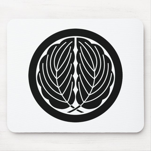 Embracing oak leaves in circle mouse mat (Front)