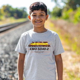 EMD SD40-2 Diesel Locomotive. American flag T-Shirt