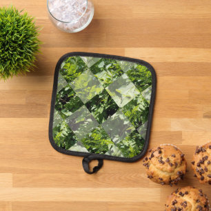 Emerald Elegance: Green Leaves in Diamond Cut, Pot Holder