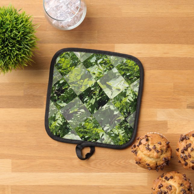 Emerald Elegance: Green Leaves in Diamond Cut, Pot Holder (Top Down)