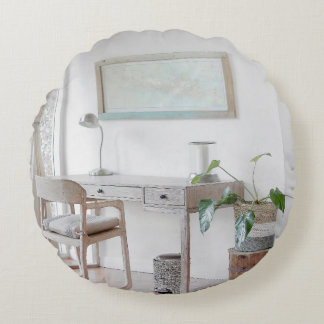 EMPTY DESK NEAR CURTAIN ROUND CUSHION