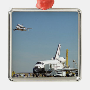 Endeavour on Runway with Columbia on SCA Overhea Metal Tree Decoration