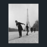 Enfants et neige - Paris - 1945 - Robert Doisneau Postcard<br><div class="desc">Enfants et neige - Paris - 1945 - Robert Doisneau</div>