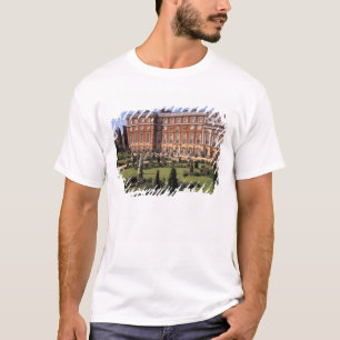 England, Surrey, Hampton Court Palace. T-Shirt