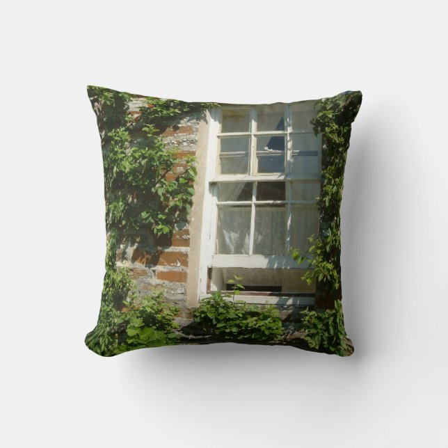 English Cottage I Charming Cushion (Front)