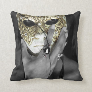 Ensorceler Cushion