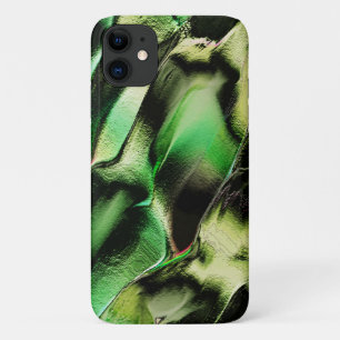 Esculpido de metal opaco, em verde e tom de creme iPhone 11 case