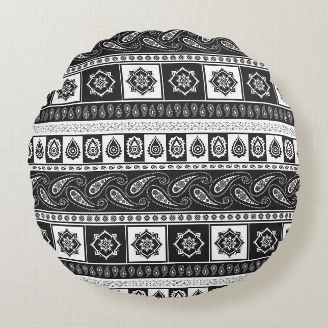 Ethnic Black White: Timeless Pattern Round Cushion (Front)