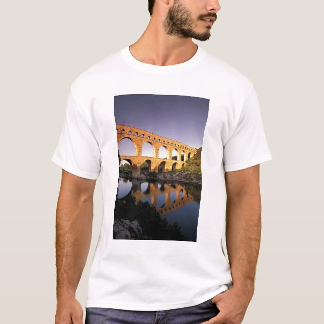 EU, France, Provence, Gard, Pont du Gard. T-Shirt (Front)