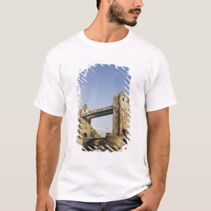 Europe,ENGLAND, London: Tower Bridge / Late T-Shirt