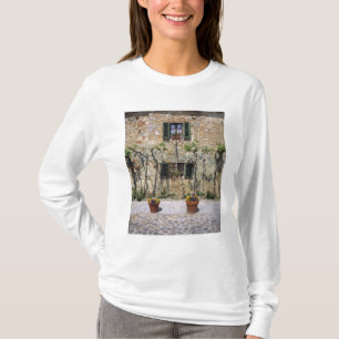 Europe, Italy, Monteriggioni. A stone house is T-Shirt