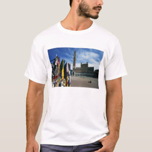 Europe, Italy, Tuscany, Siena. Piazza del T-Shirt