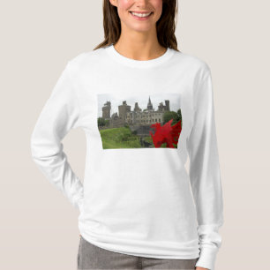 Europe, Wales, Cardiff. Cardiff Castle. Welsh 2 T-Shirt