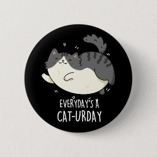 Everyday's A Cat-urday Funny Cat Pun Dark BG 6 Cm Round Badge