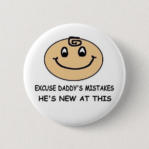 EXCUSE DADDY'S MISTAKES - HE'S NEW AT THIS 6 CM ROUND BADGE