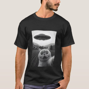 Exotic Cat Selfie Funny Alien Abduction Meme Artwo T-Shirt