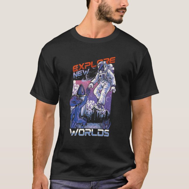 Explore New Worlds Astronaut Alien Ufo Extraterres T-Shirt (Front)