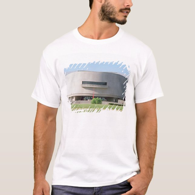 Exterior view of the Hirshhorn Museum, 1974 ) T-Shirt (Front)