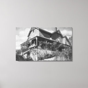 Exterior View of the Hotel Glen Orchy Canvas Print