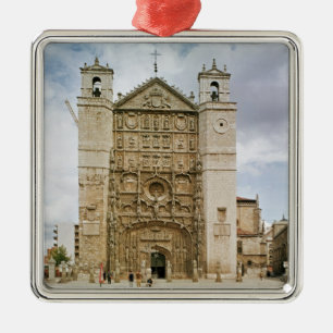 Exterior view of the west fa�ade metal tree decoration