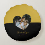 Eye-casing Heart Couple Gold and Black Round Cushion<br><div class="desc">Elevate your décor with this eye-casing heart couple round pillow in gold and black. Featuring a bold,  romantic design,  it adds a stylish focal point to any room while providing soft,  comfortable support. Perfect for lounging or as a decorative accent,  it blends visual impact with everyday comfort.</div>