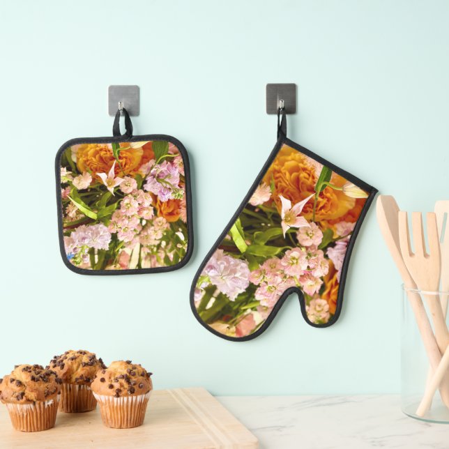 Fabulous Florals  Oven Mitt & Pot Holder Set (Insitu(Hanging))