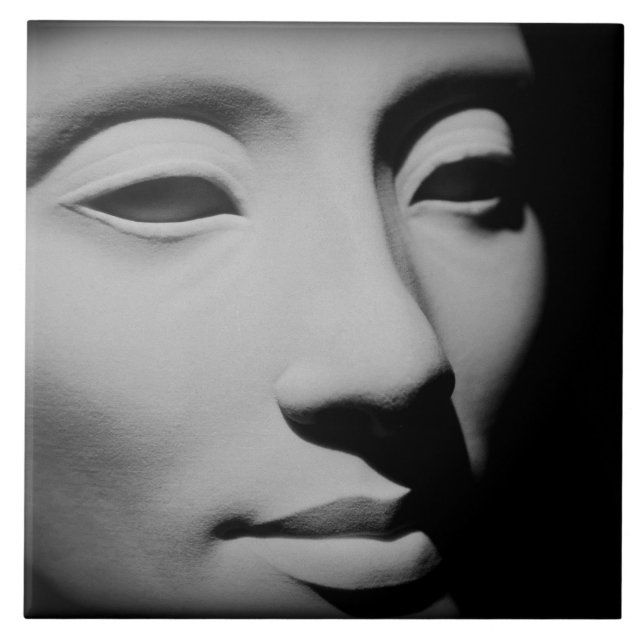 Face of Nefertiti EC22-14 Tile (Front)