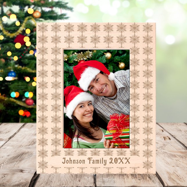 Family Name Snowflake Christmas Pattern 5x7 Wooden Etched Frames (Family Name Snowflake Christmas Pattern 5x7 Wooden Etched Frames)