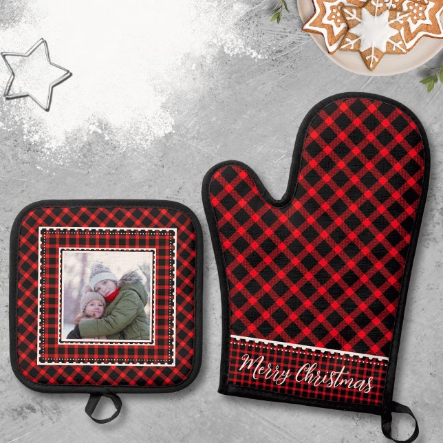 Family Photo Red and Black Buffalo Plaid Oven Mitt & Pot Holder Set (Merry Christmas Buffalo Plaid Family Photo Oven Mitt Set)