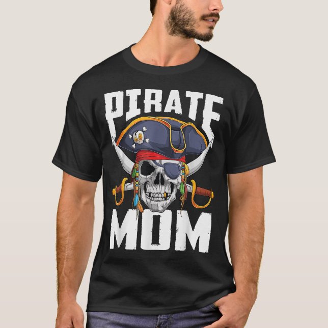 Family Skull Pirate Mum Jolly Roger Crossbones  T-Shirt (Front)