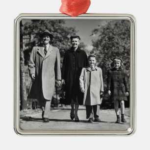 Family Walking Metal Tree Decoration