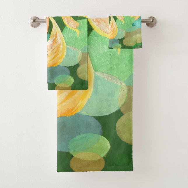 Fantail Goldfish With Green Bubbles Vector Bath Towel Set (Insitu)