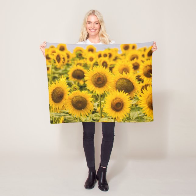 Farms | A Sunflower Field Fleece Blanket (In Situ)