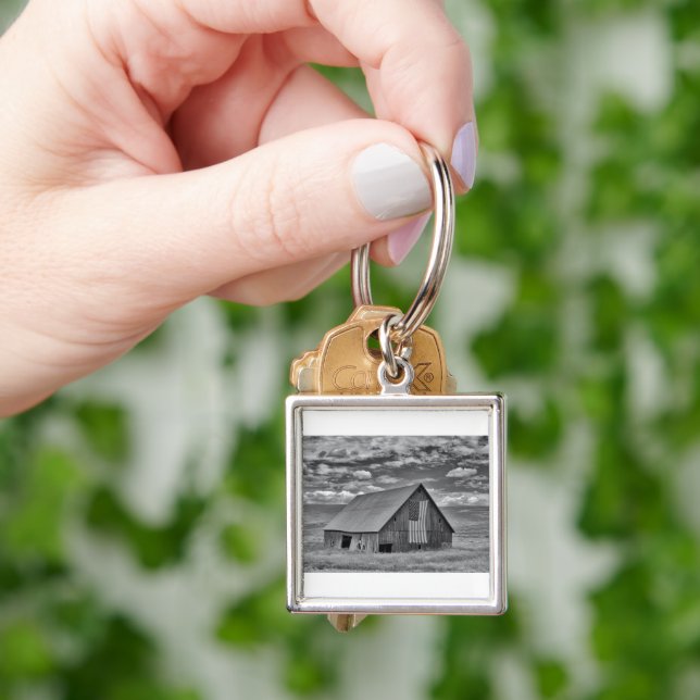 Farms | BW American Flag Barn Scene Key Ring (Hand)