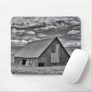 Farms   BW American Flag Barn Scene Mouse Mat