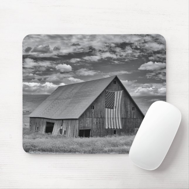 Farms | BW American Flag Barn Scene Mouse Mat (With Mouse)