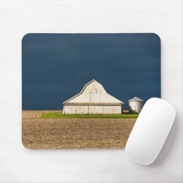 Farms | White Barn & Silo Mouse Mat (With Mouse)