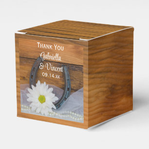 Faux Barn Wood Daisy and Horseshoe Western Wedding Favour Box